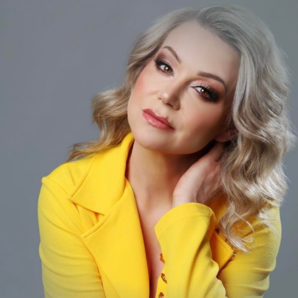 Lianie May