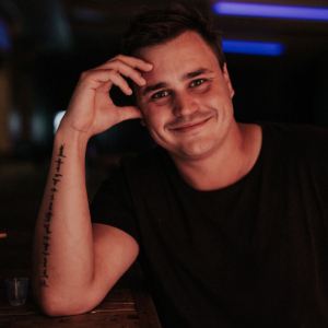 Jacques du Plessis smiling while performing